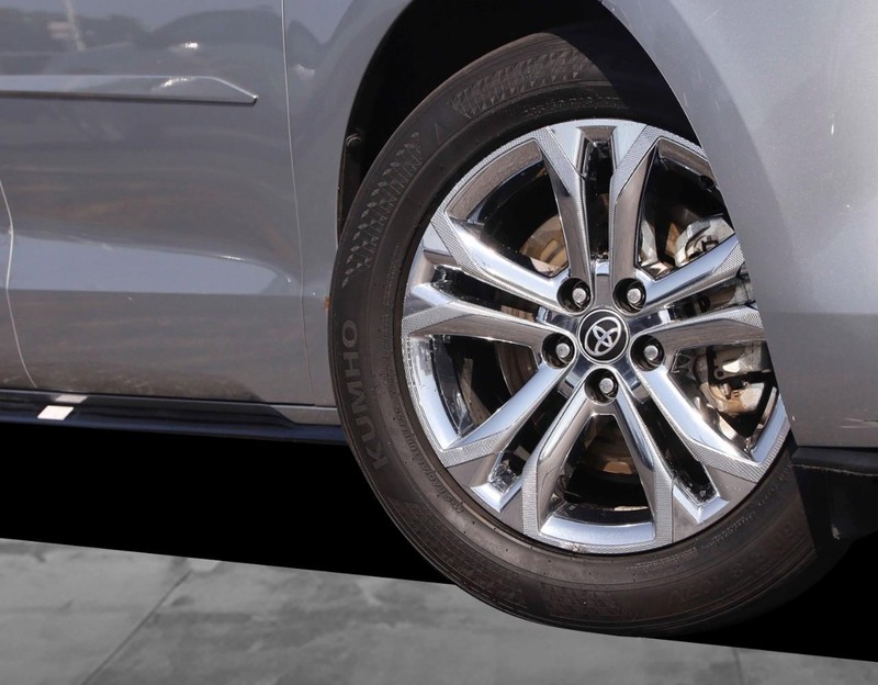 Toyota Sienna Vehicle Image 03