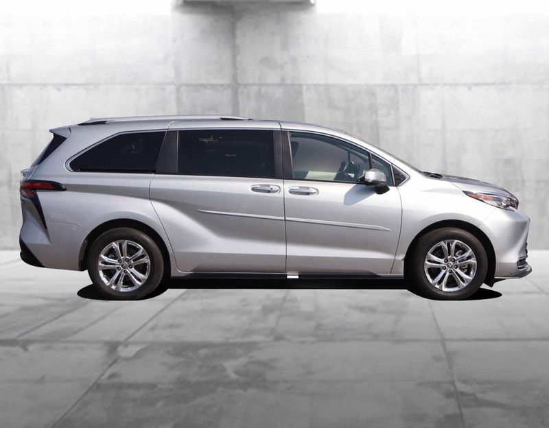 Toyota Sienna Vehicle Image 05