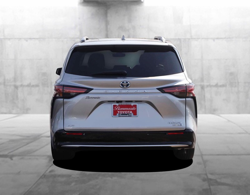 Toyota Sienna Vehicle Image 06