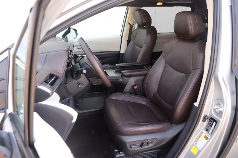 Toyota Sienna Vehicle Image 10