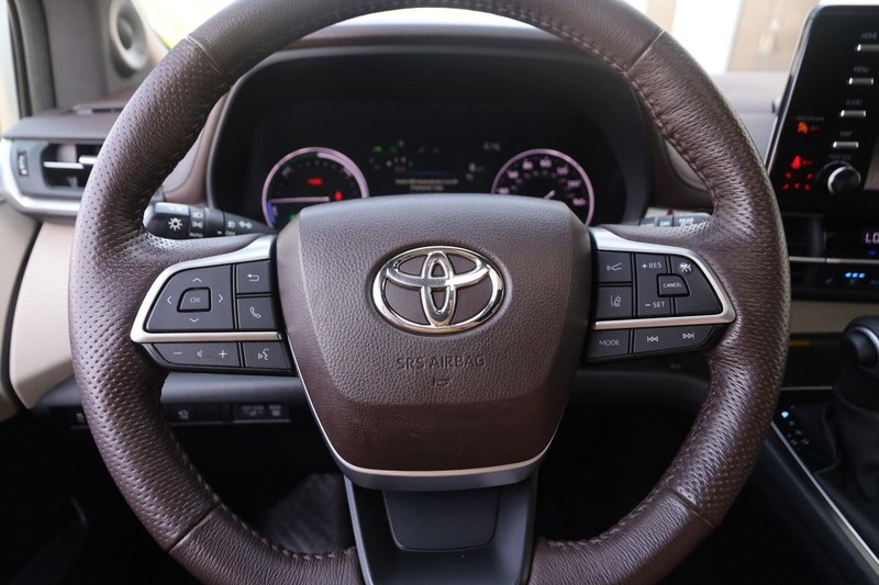 Toyota Sienna Vehicle Image 13