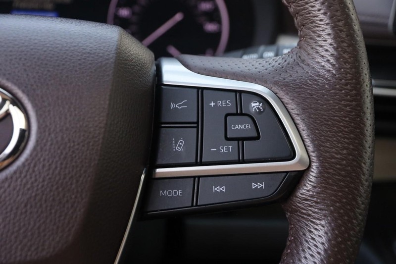 Toyota Sienna Vehicle Image 15