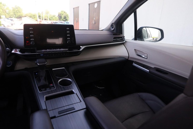 Toyota Sienna Vehicle Image 26