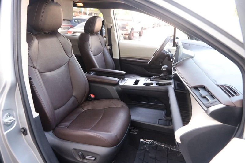 Toyota Sienna Vehicle Image 27