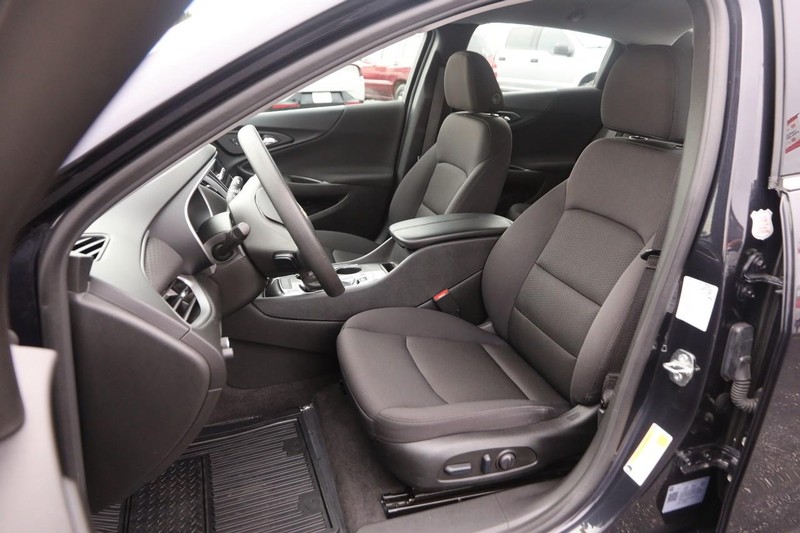 Chevrolet Malibu Vehicle Image 08