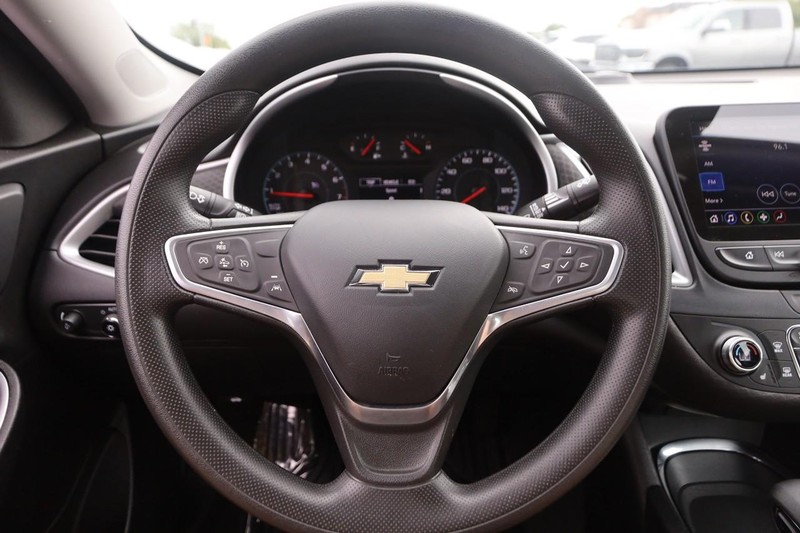 Chevrolet Malibu Vehicle Image 10
