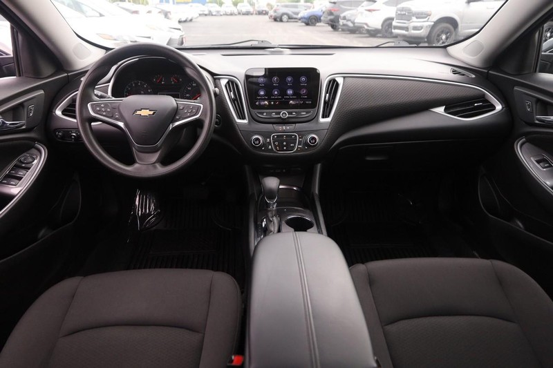 Chevrolet Malibu Vehicle Image 18