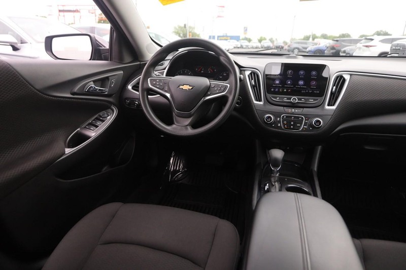 Chevrolet Malibu Vehicle Image 19