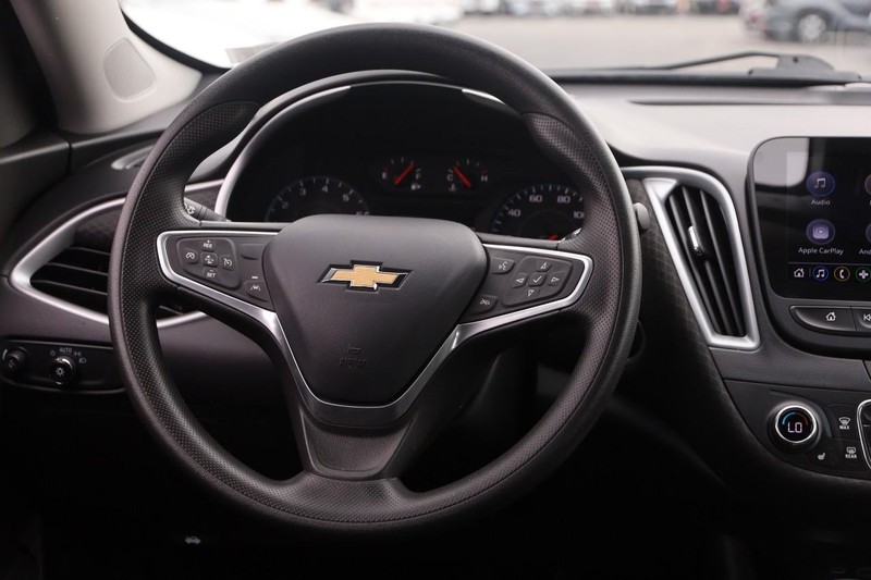 Chevrolet Malibu Vehicle Image 20