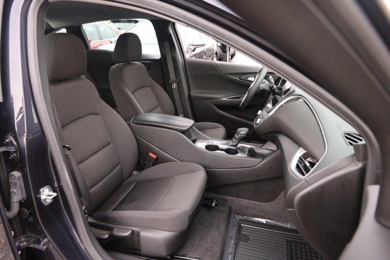Chevrolet Malibu Vehicle Image 23