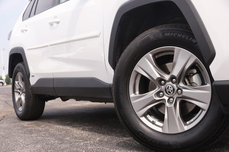 Toyota RAV4 Hybrid Vehicle Image 03