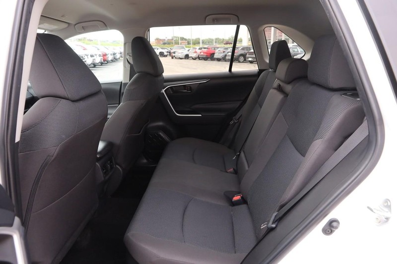 Toyota RAV4 Hybrid Vehicle Image 09