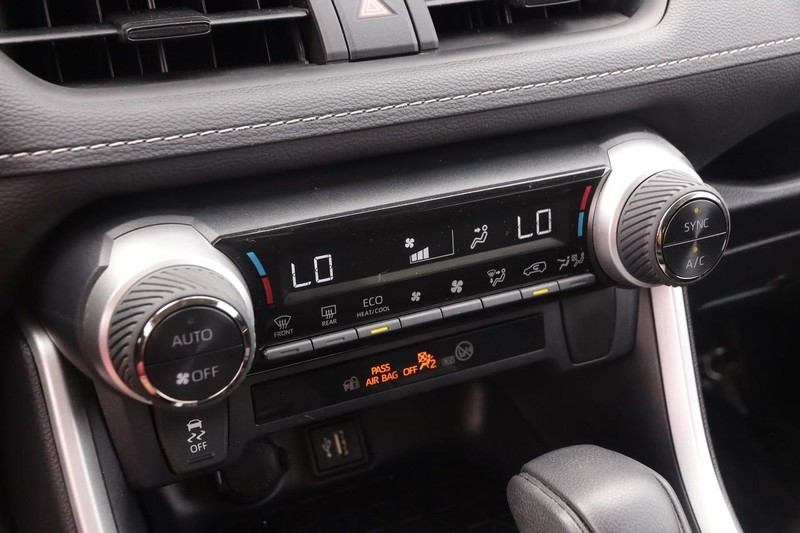 Toyota RAV4 Hybrid Vehicle Image 16