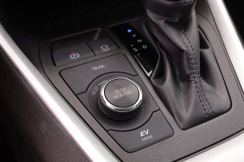 Toyota RAV4 Hybrid Vehicle Image 17