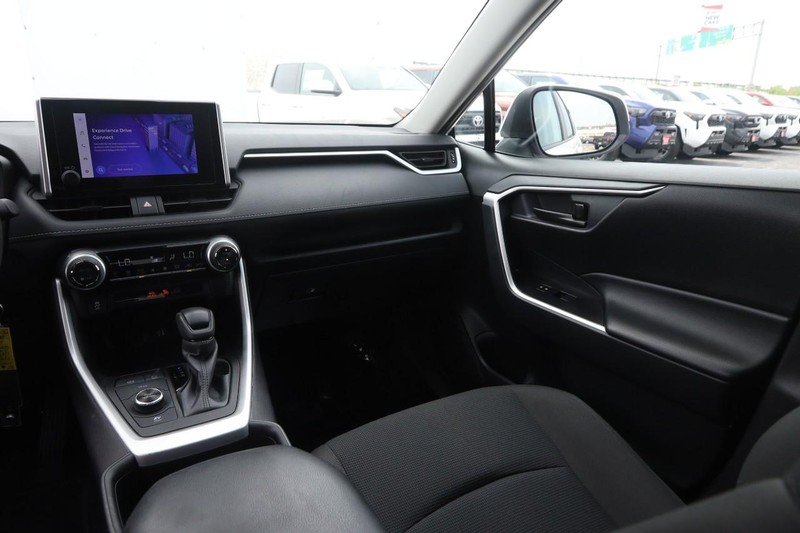 Toyota RAV4 Hybrid Vehicle Image 23