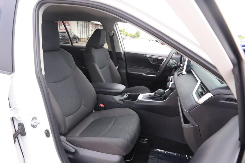 Toyota RAV4 Hybrid Vehicle Image 24