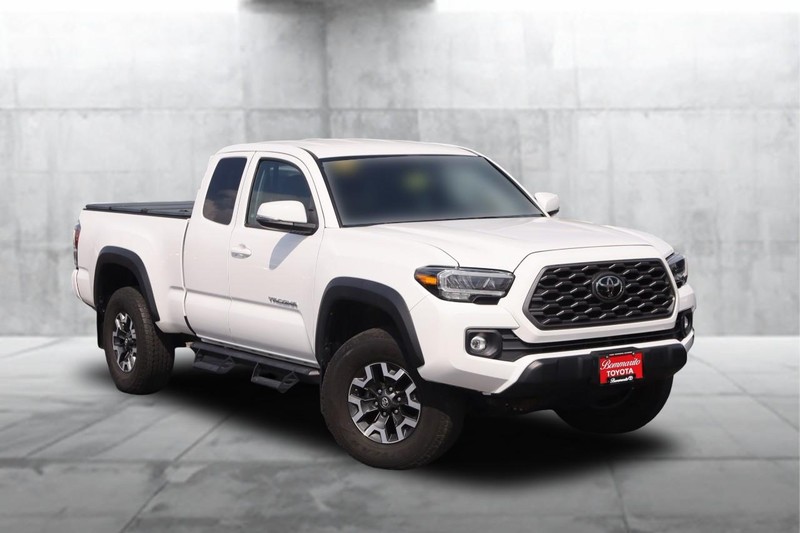 Toyota Tacoma 4WD Vehicle Image 02