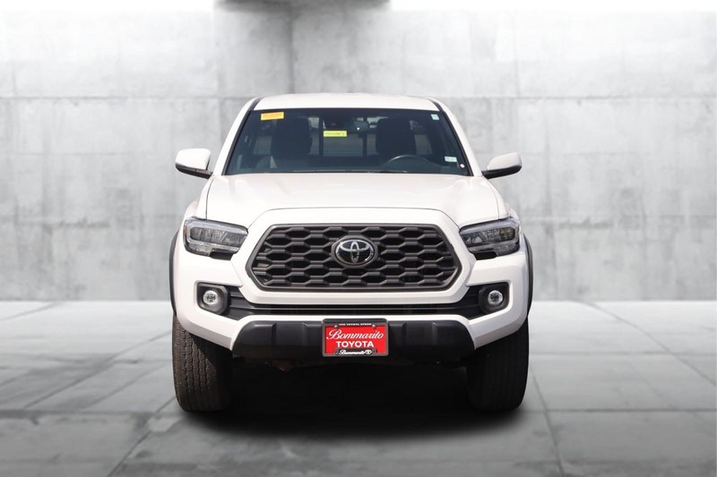 Toyota Tacoma 4WD Vehicle Image 04