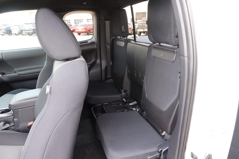 Toyota Tacoma 4WD Vehicle Image 09