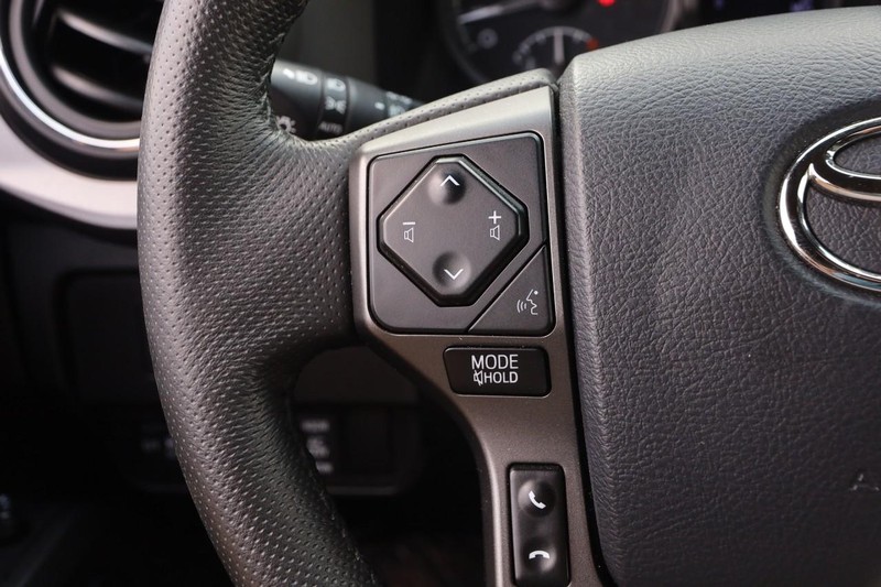 Toyota Tacoma 4WD Vehicle Image 11