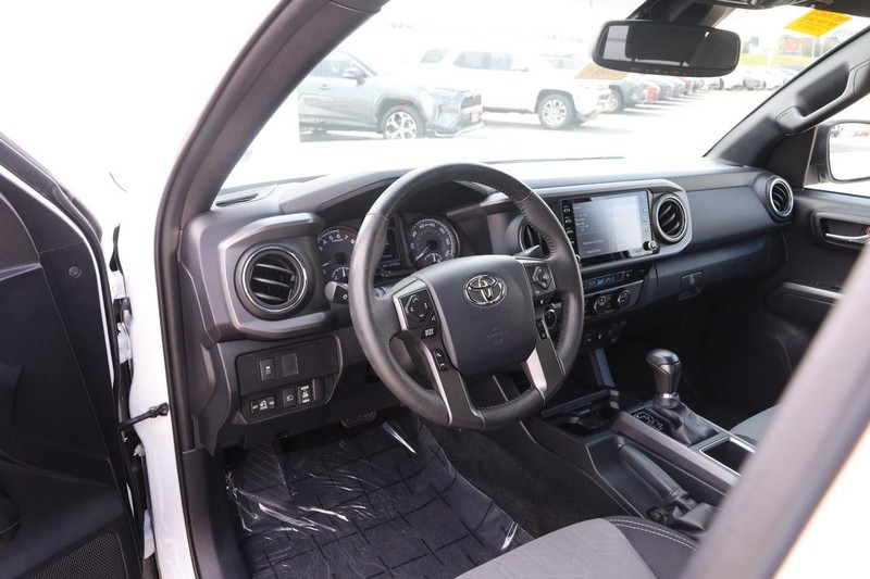Toyota Tacoma 4WD Vehicle Image 19