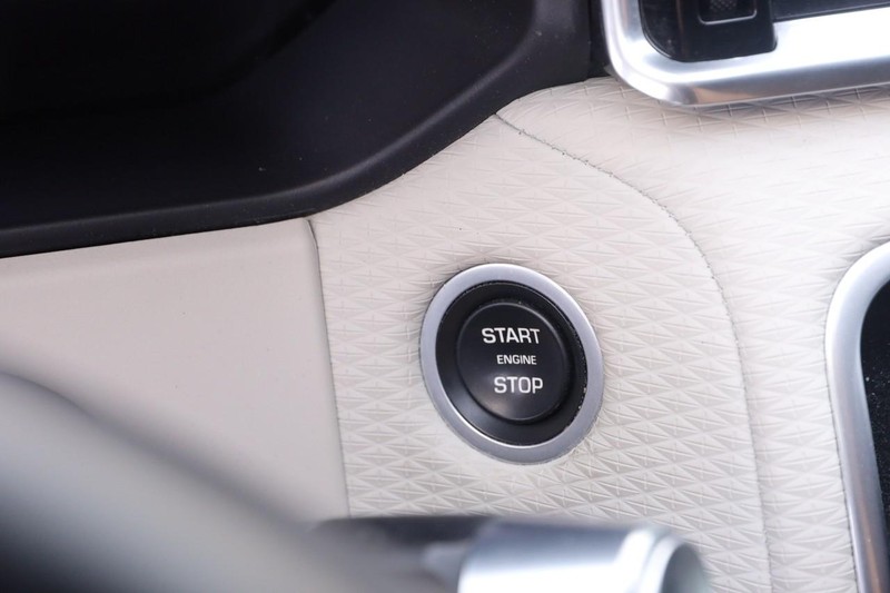 Land Rover Range Rover Velar Vehicle Image 16