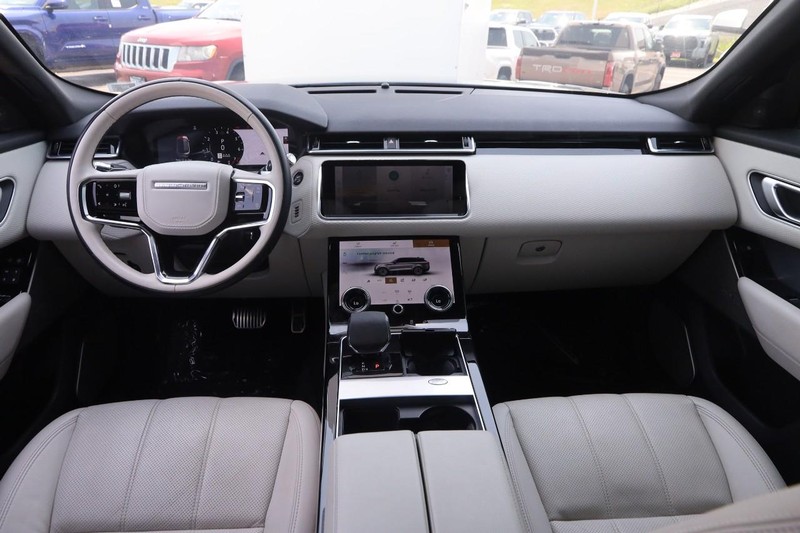 Land Rover Range Rover Velar Vehicle Image 22