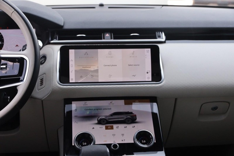 Land Rover Range Rover Velar Vehicle Image 25