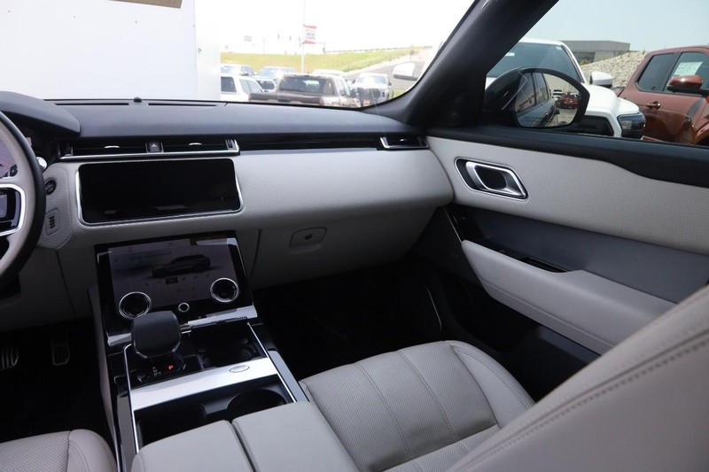 Land Rover Range Rover Velar Vehicle Image 26