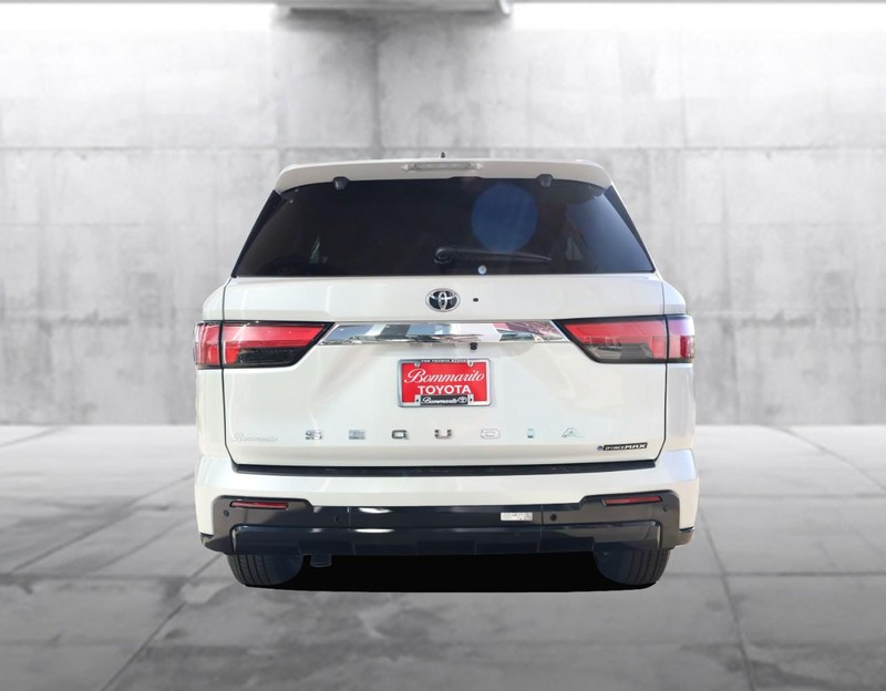 Toyota Sequoia Vehicle Image 06