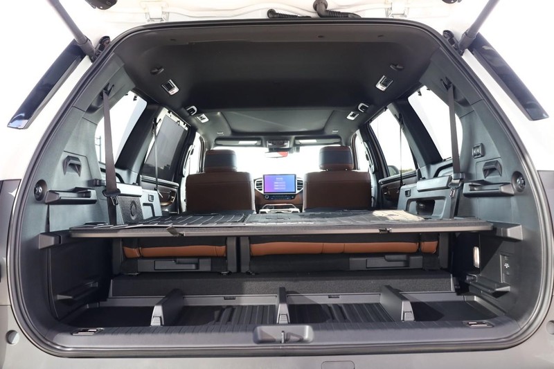 Toyota Sequoia Vehicle Image 09