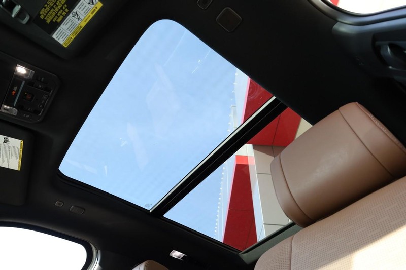 Toyota Sequoia Vehicle Image 11