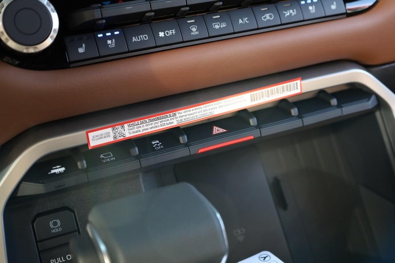 Toyota Sequoia Vehicle Image 18