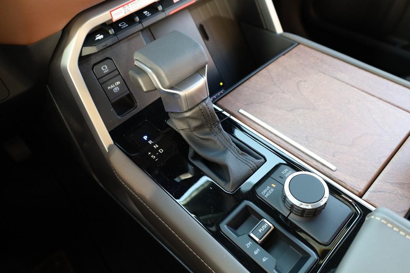 Toyota Sequoia Vehicle Image 19
