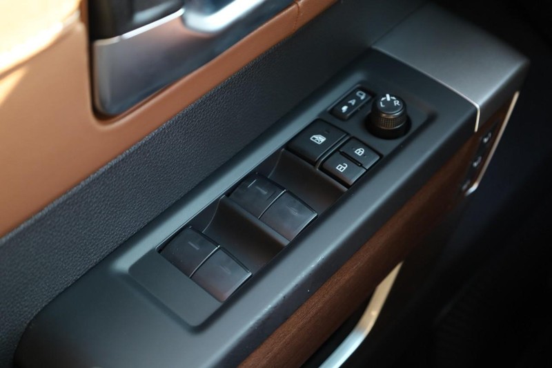 Toyota Sequoia Vehicle Image 21