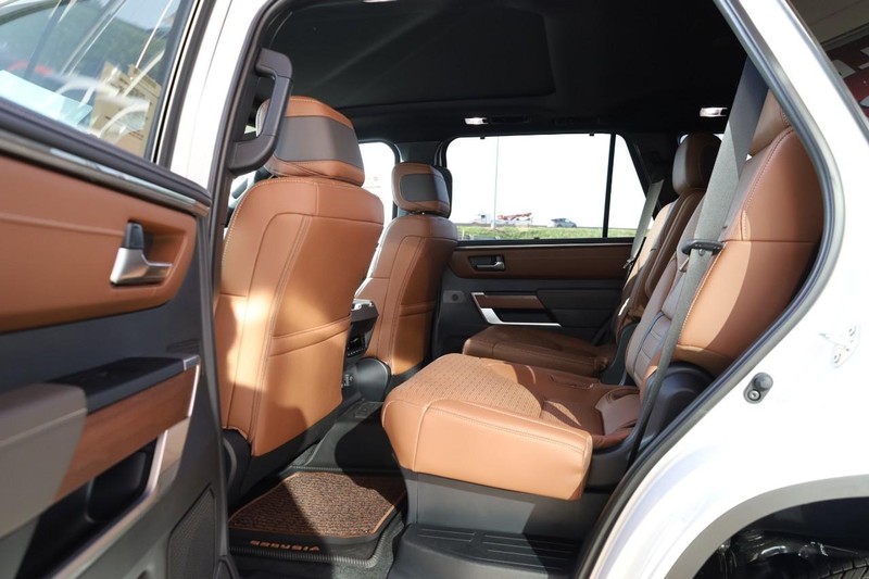 Toyota Sequoia Vehicle Image 24