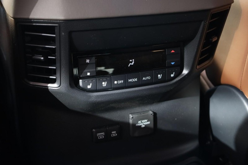 Toyota Sequoia Vehicle Image 25