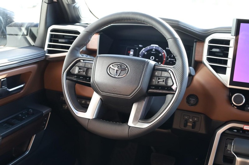 Toyota Sequoia Vehicle Image 27