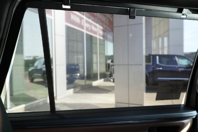 Toyota Sequoia Vehicle Image 28