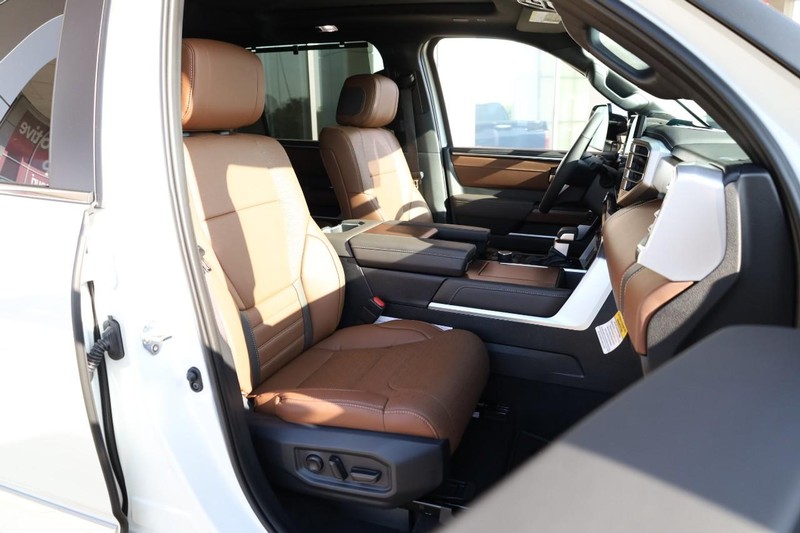 Toyota Sequoia Vehicle Image 30