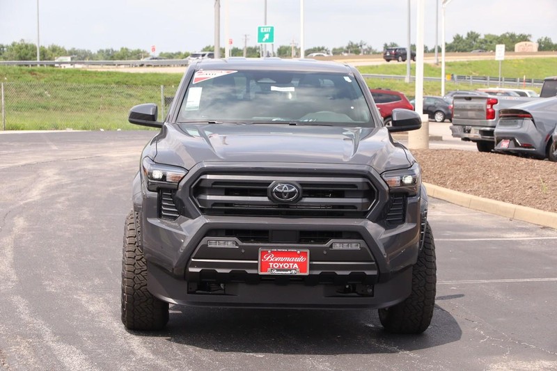 Toyota Tacoma 4WD Vehicle Image 05