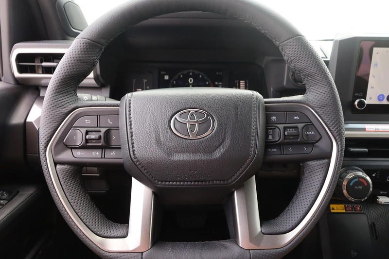 Toyota Tacoma 4WD Vehicle Image 11