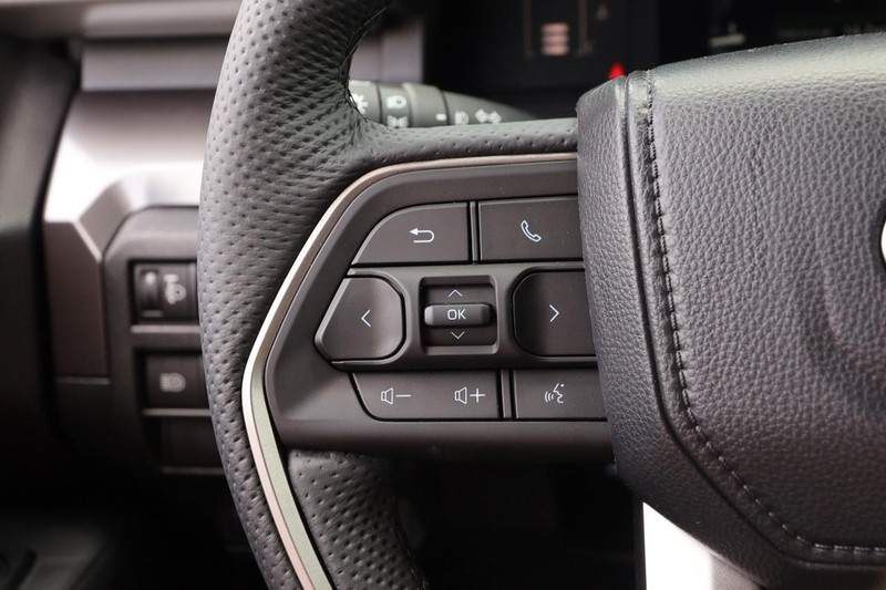 Toyota Tacoma 4WD Vehicle Image 12