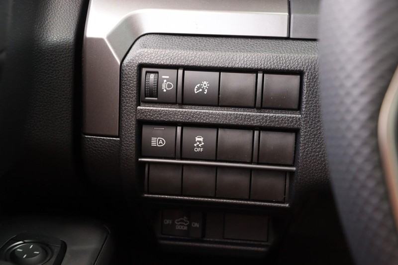 Toyota Tacoma 4WD Vehicle Image 21