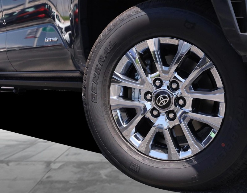 Toyota Tacoma 4WD Vehicle Image 03