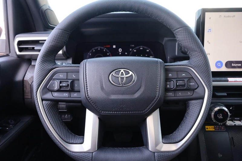 Toyota Tacoma 4WD Vehicle Image 11