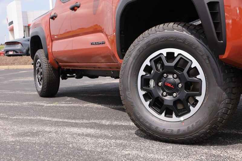 Toyota Tacoma 4WD Vehicle Image 03