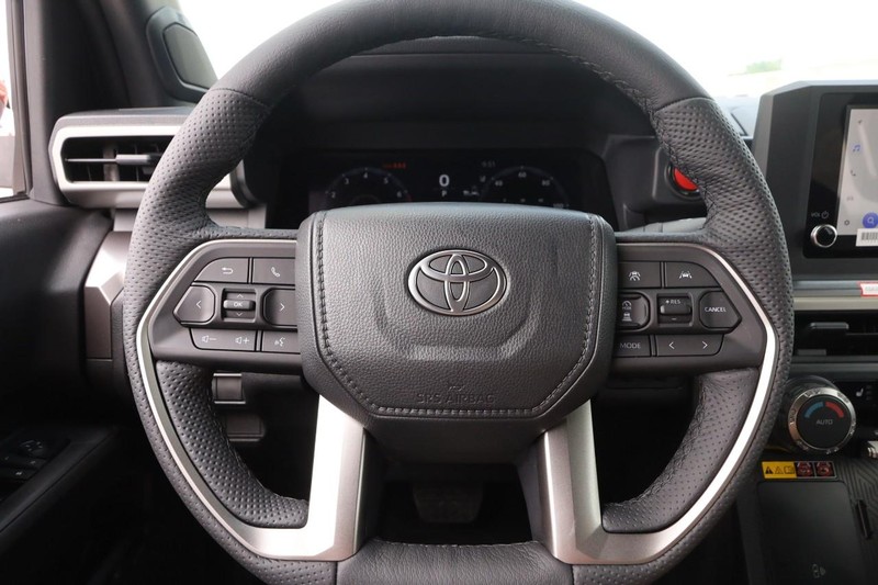 Toyota Tacoma 4WD Vehicle Image 11