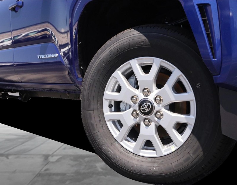 Toyota Tacoma 4WD Vehicle Image 03