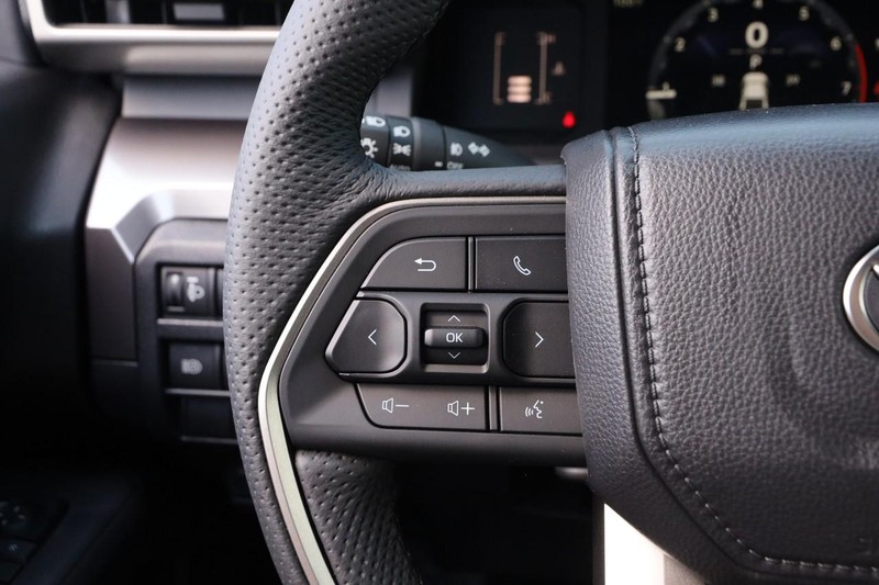 Toyota Tacoma 4WD Vehicle Image 11